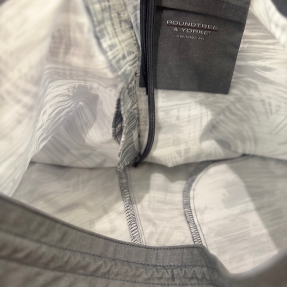 NWT MENS ROUNDTREE & YORK Gray Patterned Men's Swim Shorts - Picture 6 of 6